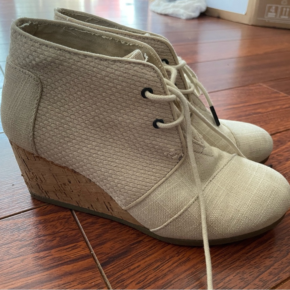 Toms wedge shoe